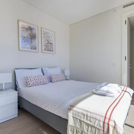 Prata Riverside Xiii By Innkeeper Appartamento Lisbona